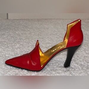 Just the Right Shoe miniature shoe figurine “Red Devil”